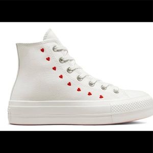 WMNS CHUCK TAYLOR ALL STAR LIFT PLATFORM HIGH 'EMBROIDERED HEARTS - WHITE'